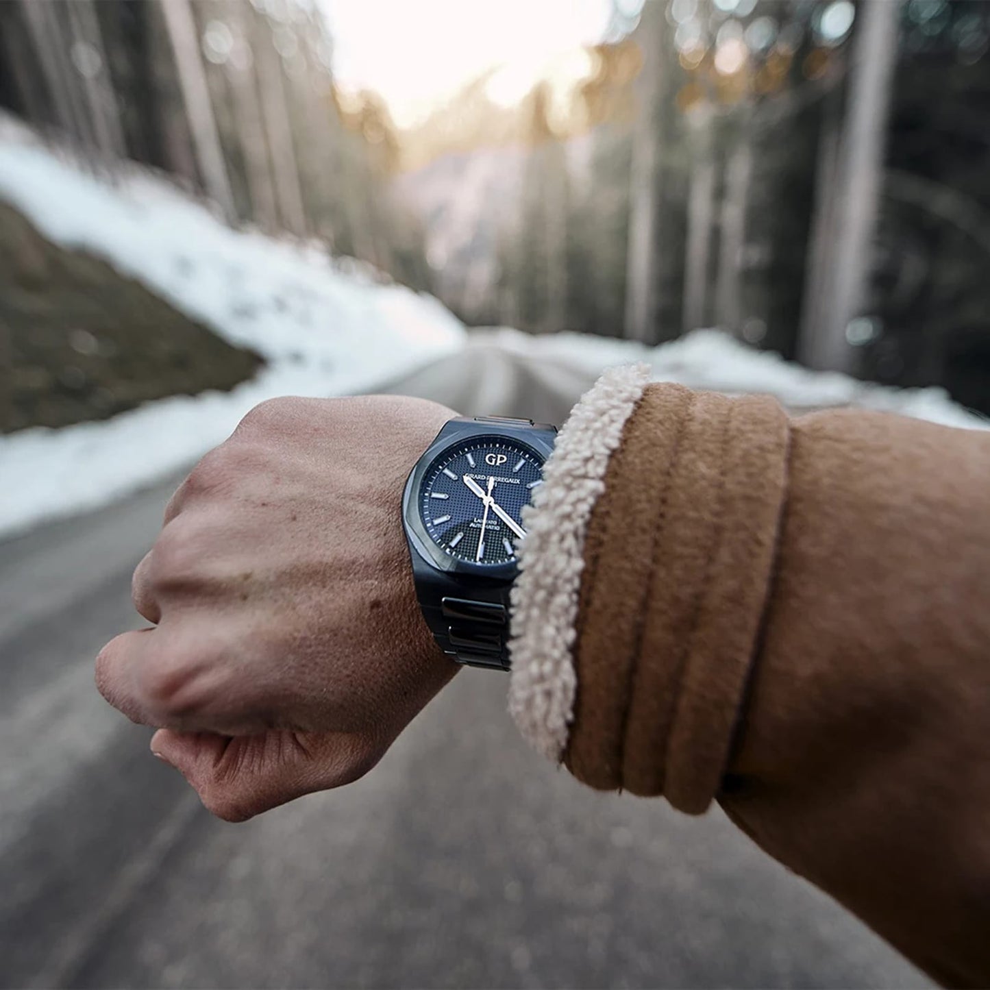 GIRARD PERREGAUX Laureato 42mm Mens Watch 81010-32-631-32A