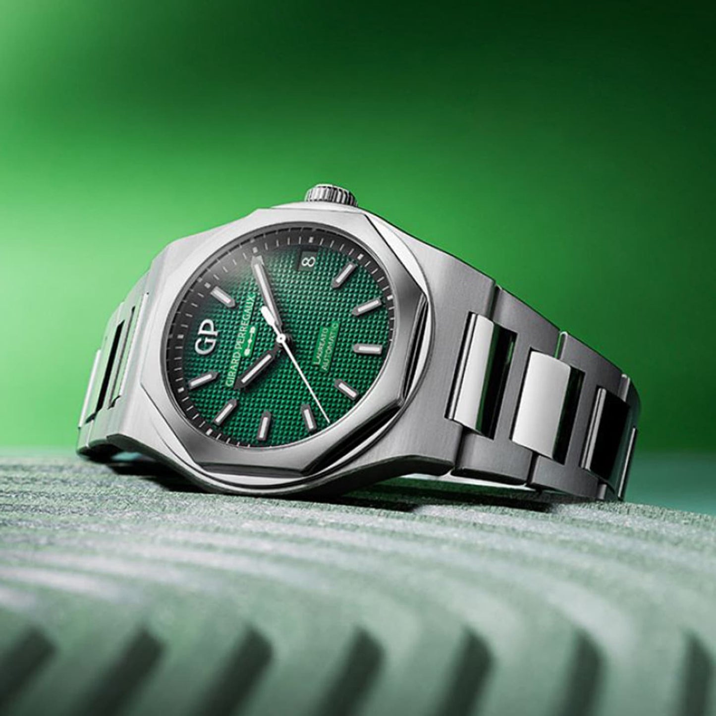 GIRARD PERREGAUX Laureato Green 42mm 81010-11-3153-1CM