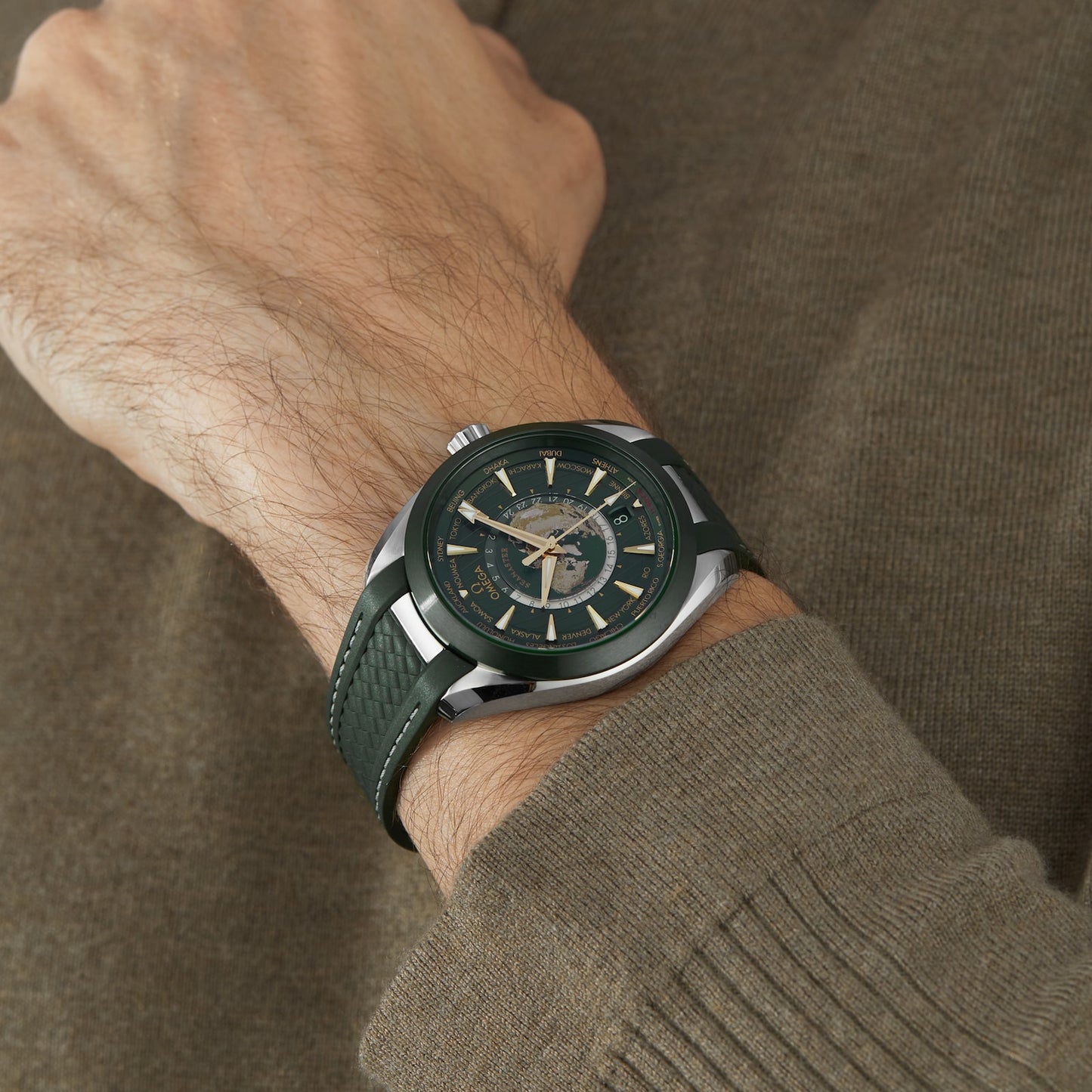 OMEGA Seamaster Aqua Terra 150m Co Axial Master Chronometer GMT Worldtimer 43mm Mens Watch Green Rubber O22032432210001